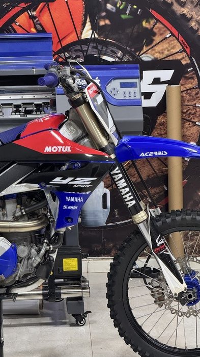 Yamaha YZ 450F com kit Skin Grafix