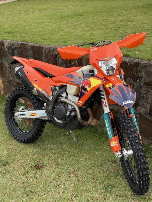 KTM Red Bull com kit Skin Grafix